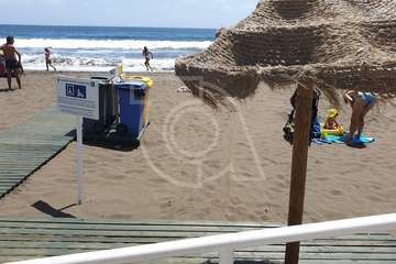 Espacio reservado para personas con movilidad reducida en Salinetas (Foto TA)